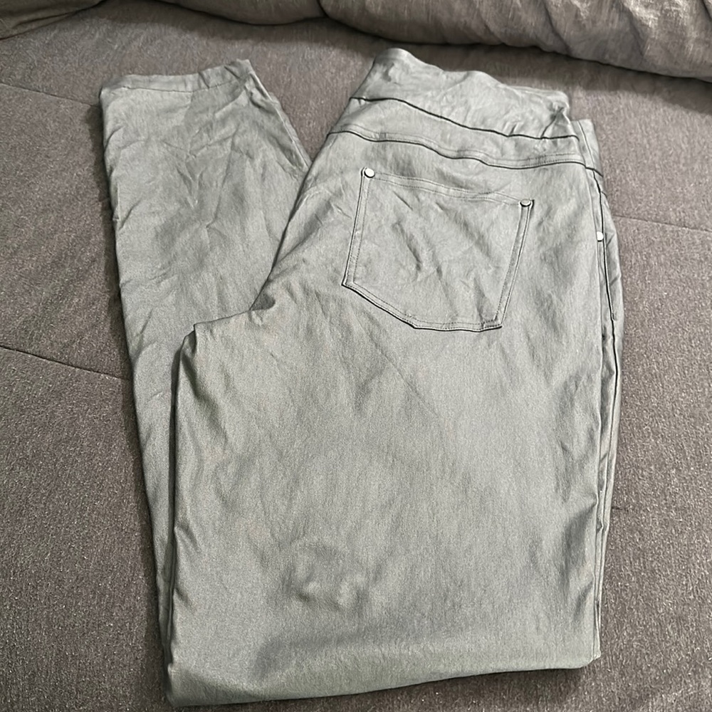 Women’s grey leggings with a sheen